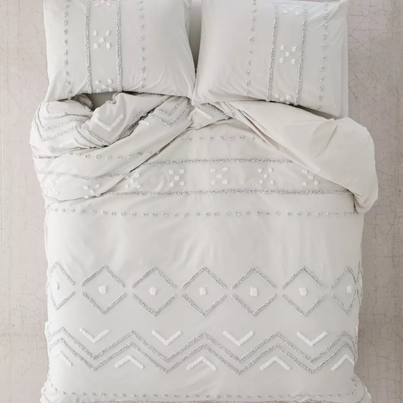 New Urban Outfitters Bomi Tufted Duvet Cover - Picture 4 of 7